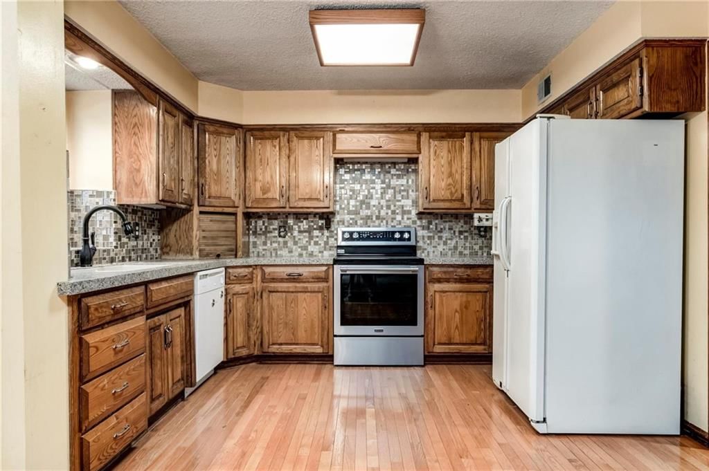 10404 Flint Street — photo 13