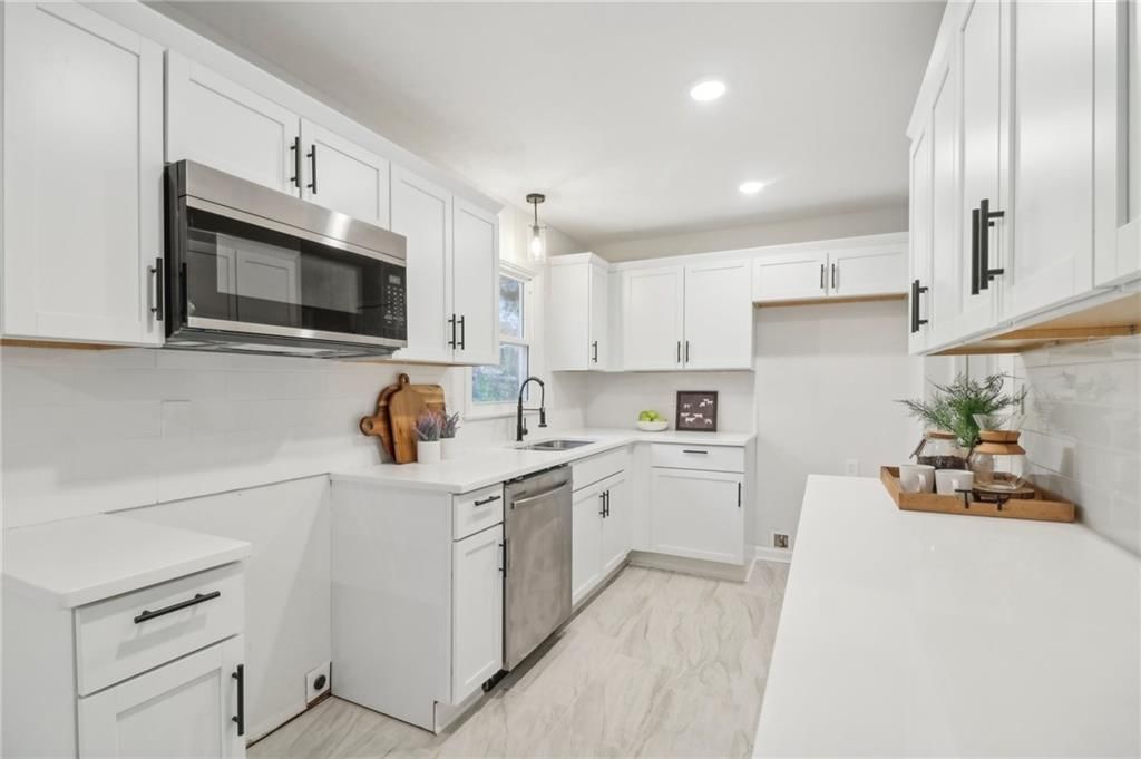 Photo 21 of 48 - 618 E 108th Terrace