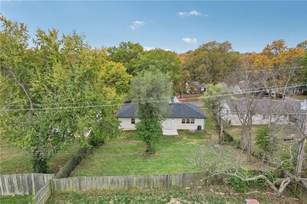 Photo 37 of 48 - 618 E 108th Terrace