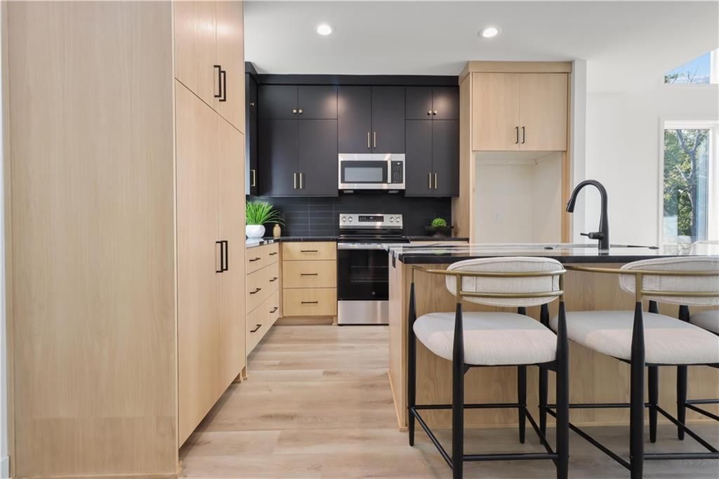 Photo 12 of 41 - 22520 W 93rd Street