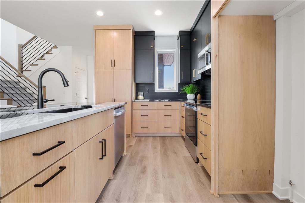 Photo 15 of 41 - 22520 W 93rd Street