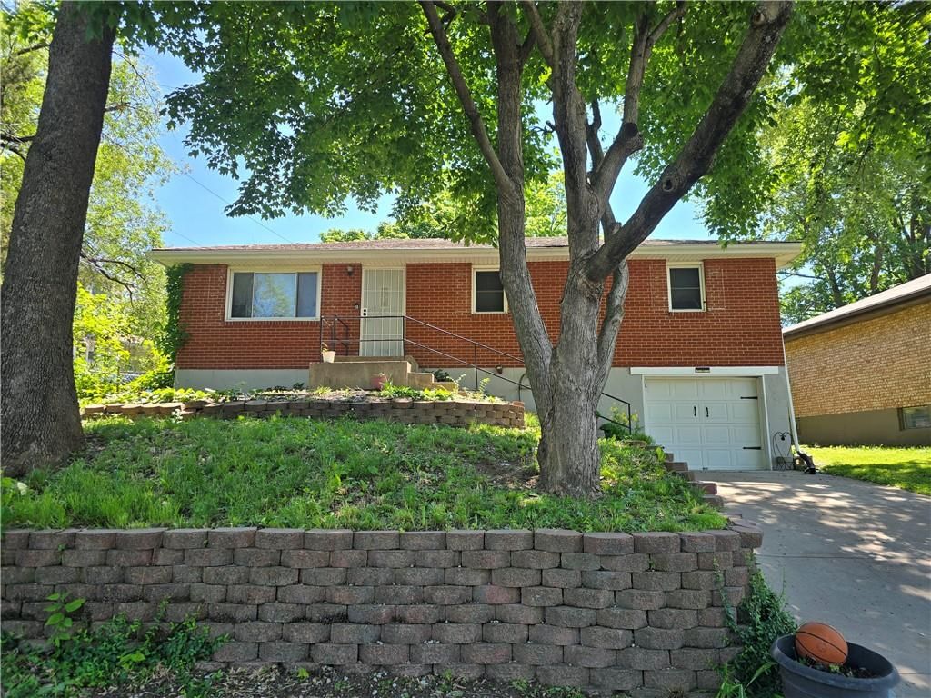 4947 N Newton Avenue — photo 2