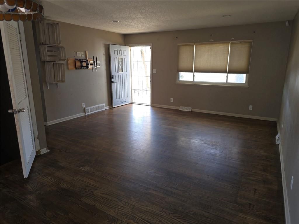 4947 N Newton Avenue — photo 6