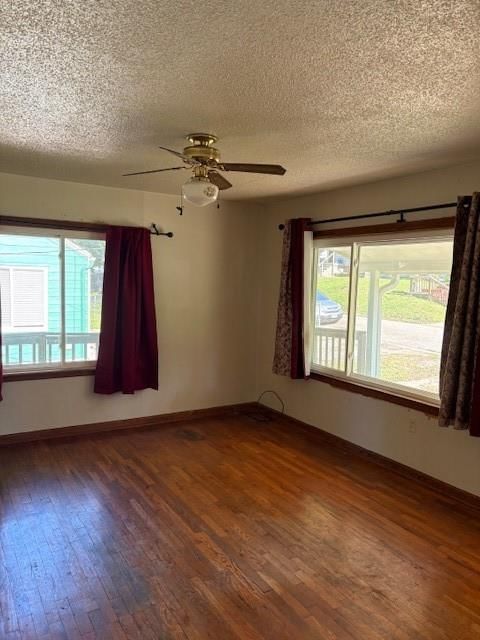 Photo 3 of 20 - 3223 Tauromee Avenue