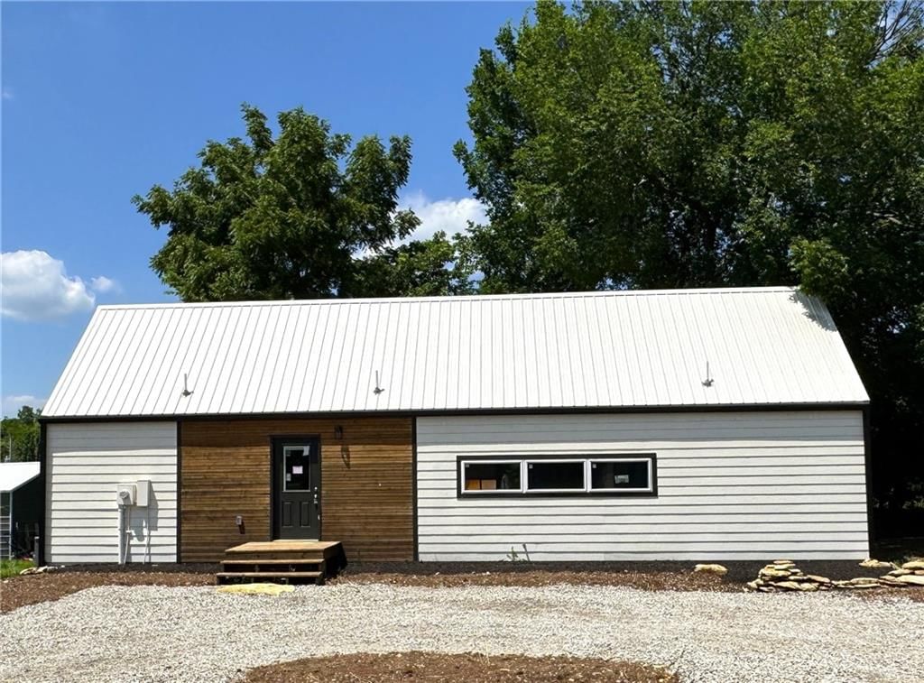 258 Sycamore Drive — photo 2