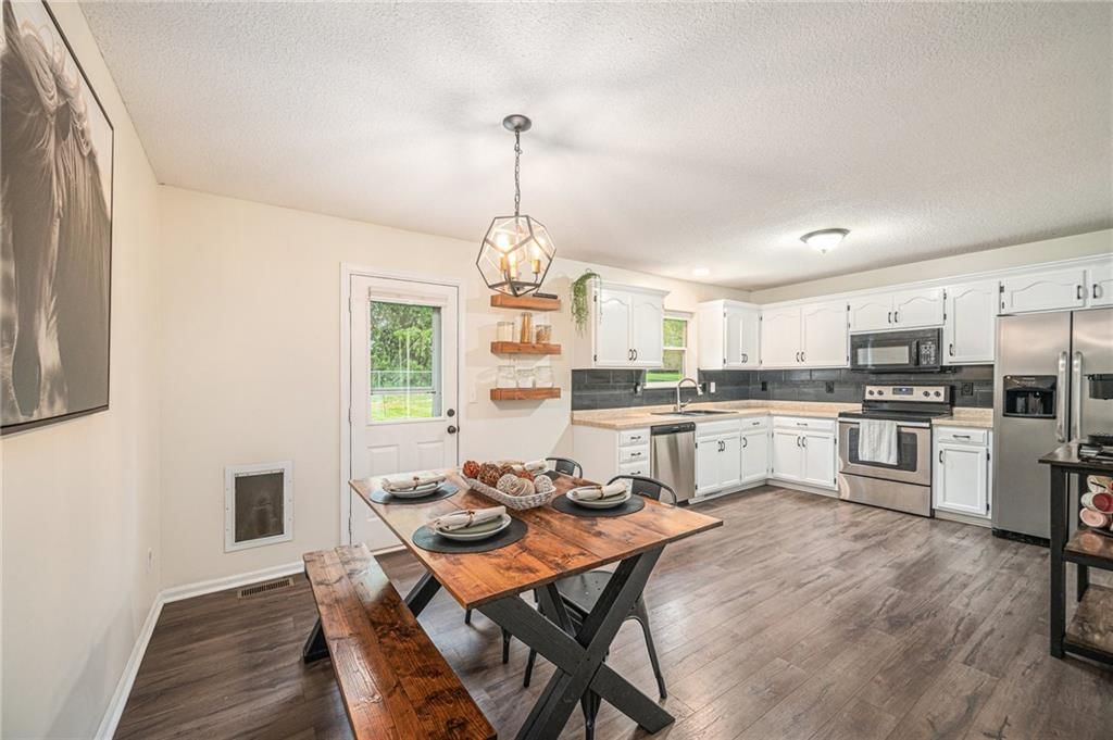Photo 7 of 28 - 5862 SW Reed Lane