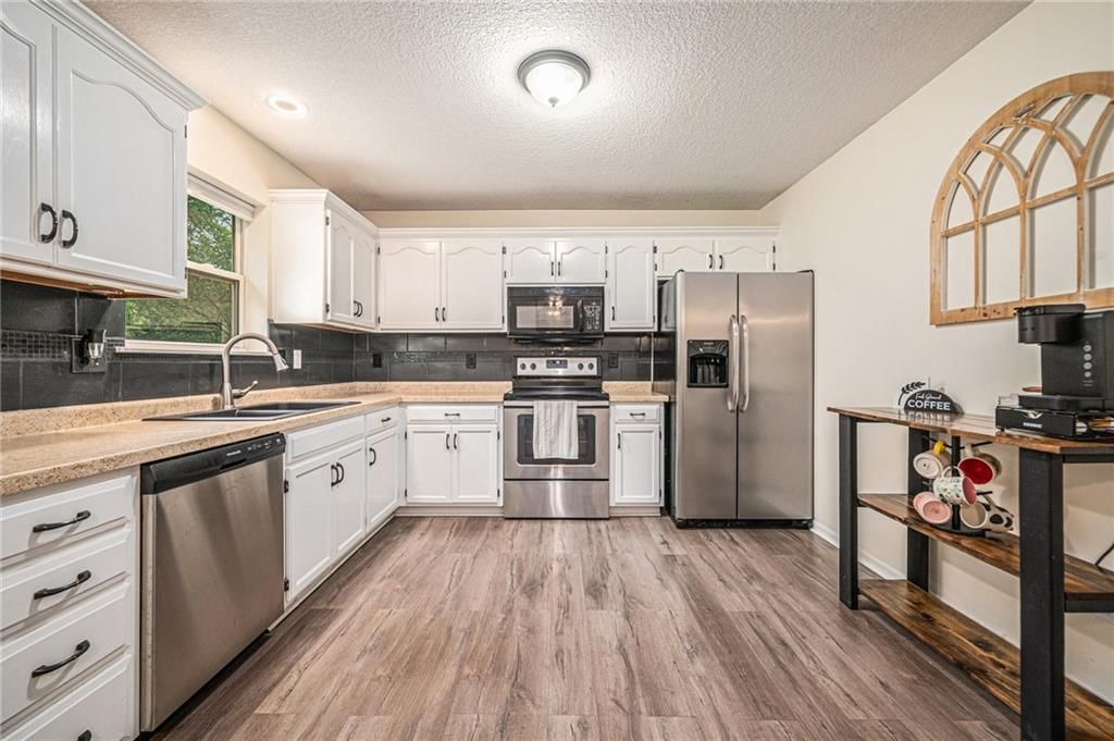 Photo 8 of 28 - 5862 SW Reed Lane