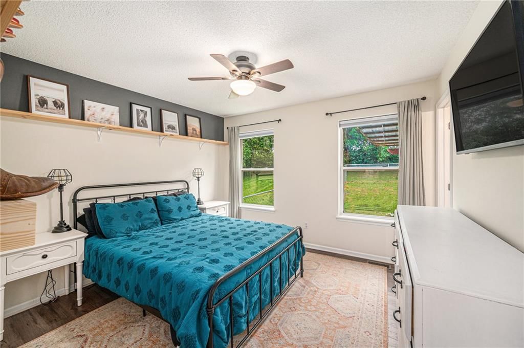 Photo 9 of 28 - 5862 SW Reed Lane