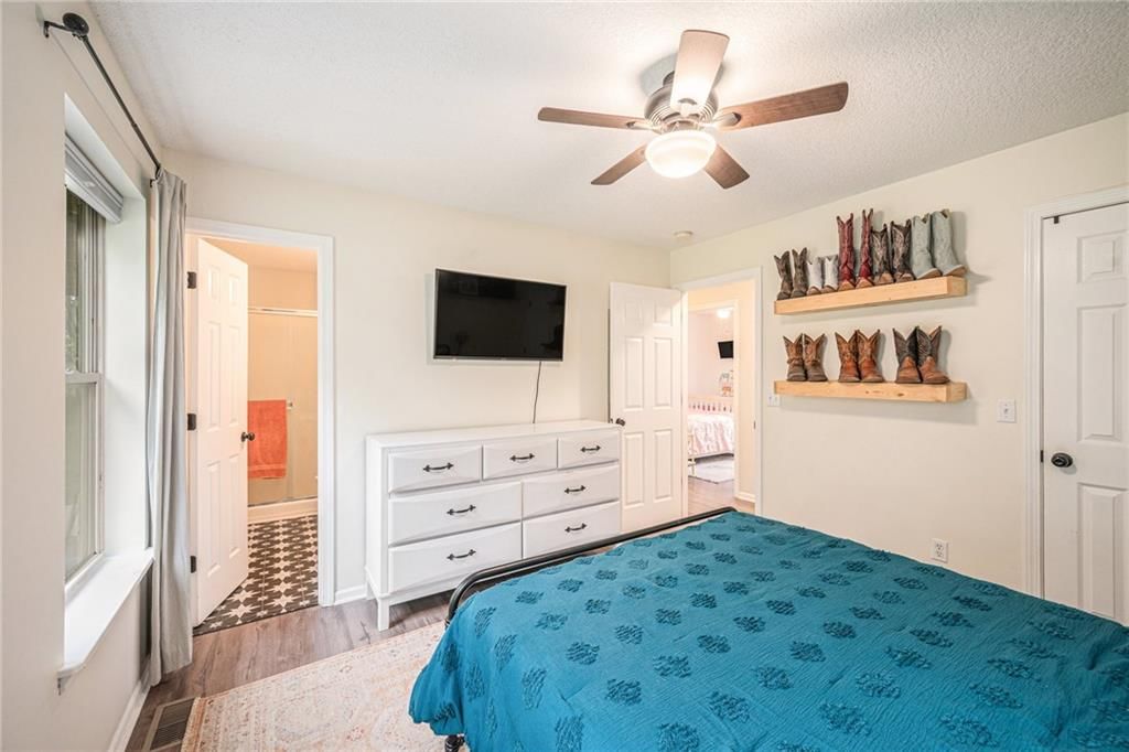 Photo 10 of 28 - 5862 SW Reed Lane