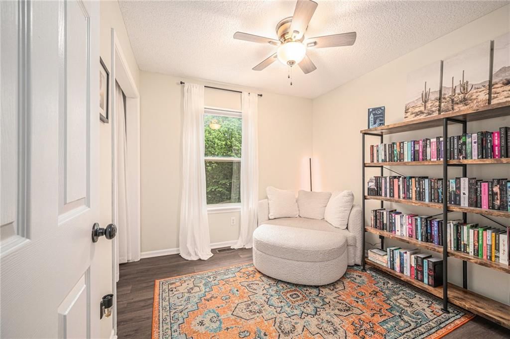 Photo 12 of 28 - 5862 SW Reed Lane