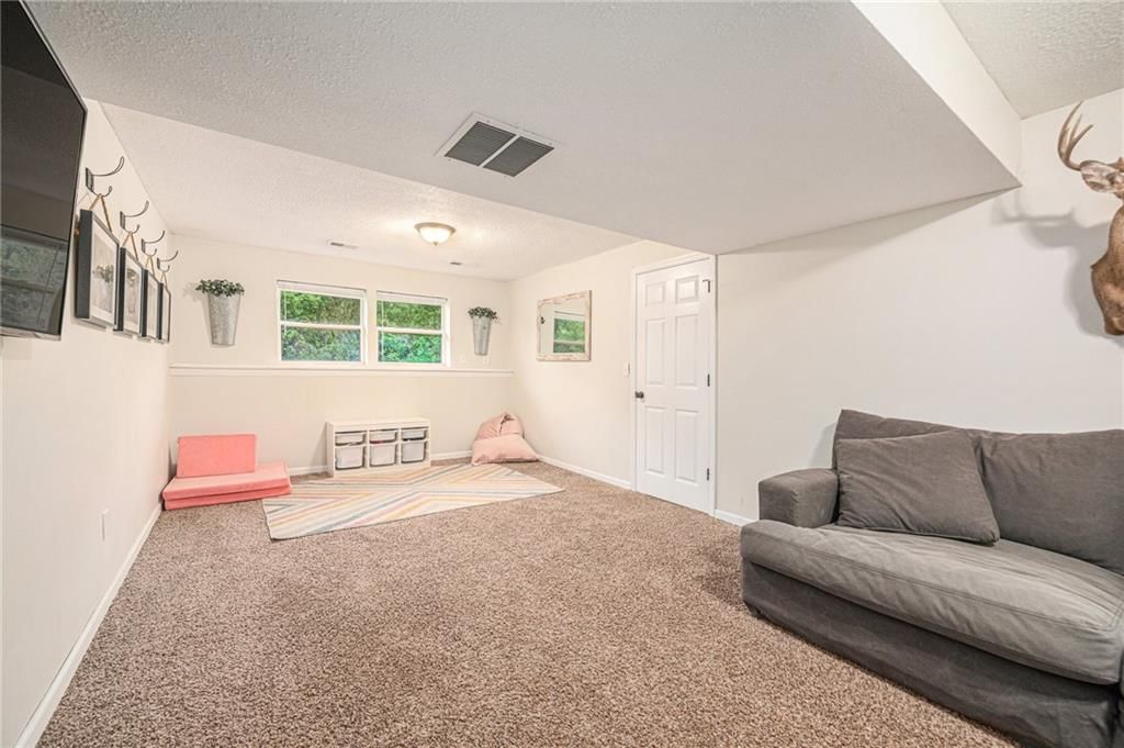 Photo 17 of 28 - 5862 SW Reed Lane