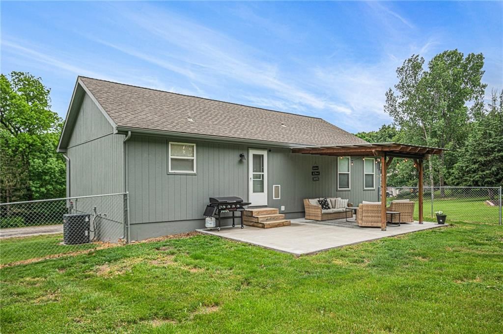 Photo 21 of 28 - 5862 SW Reed Lane