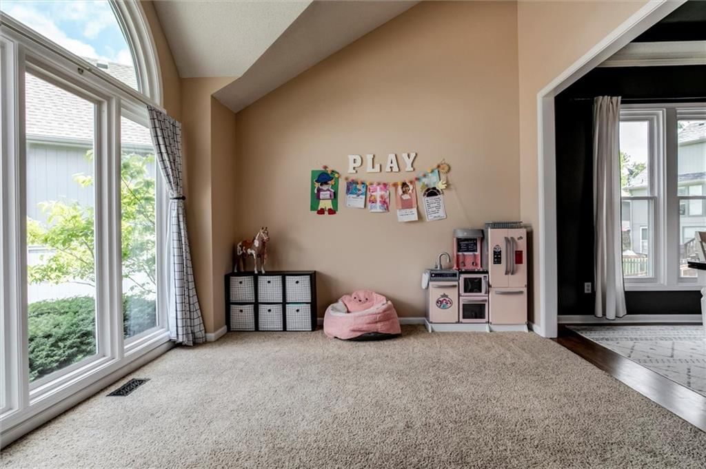 21625 W 53rd Terrace — photo 5