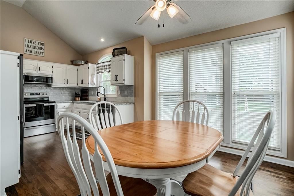 21625 W 53rd Terrace — photo 8