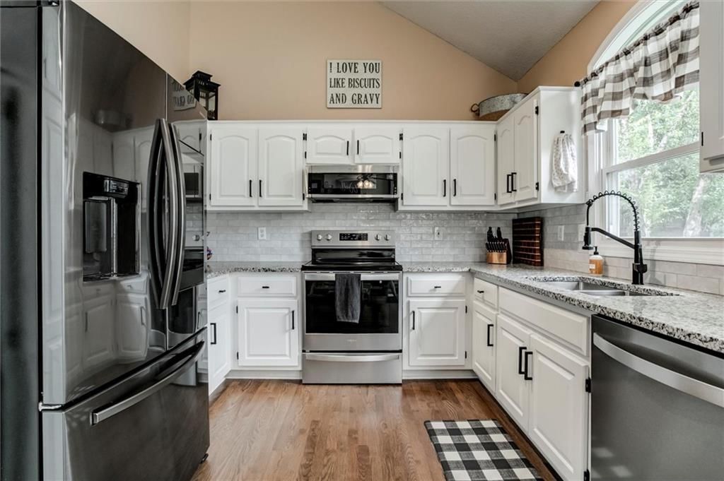 21625 W 53rd Terrace — photo 9