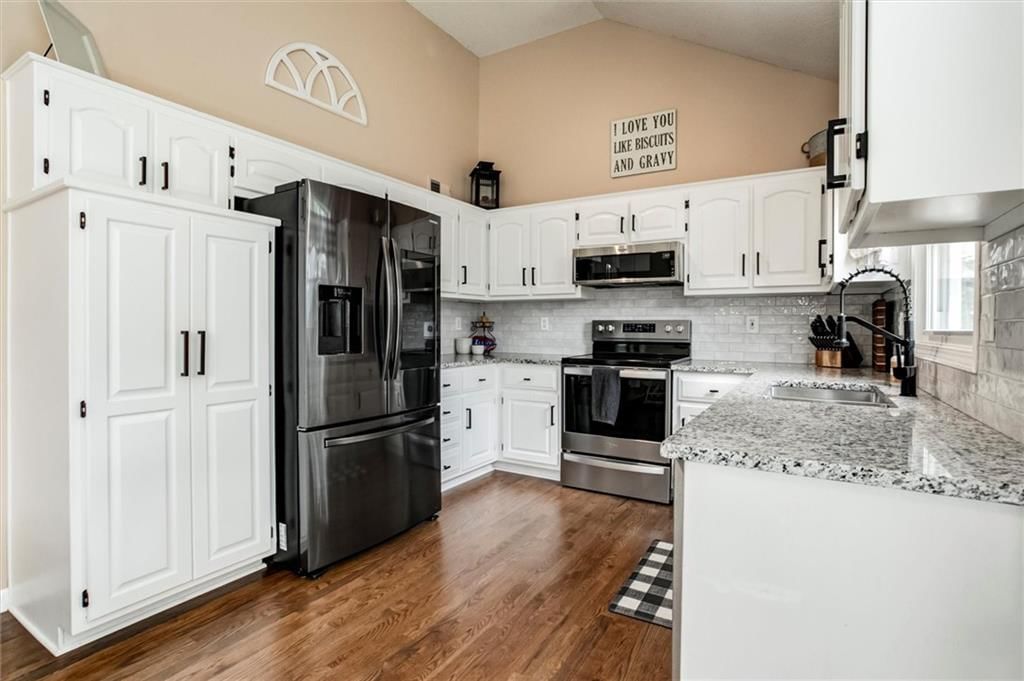 21625 W 53rd Terrace — photo 10