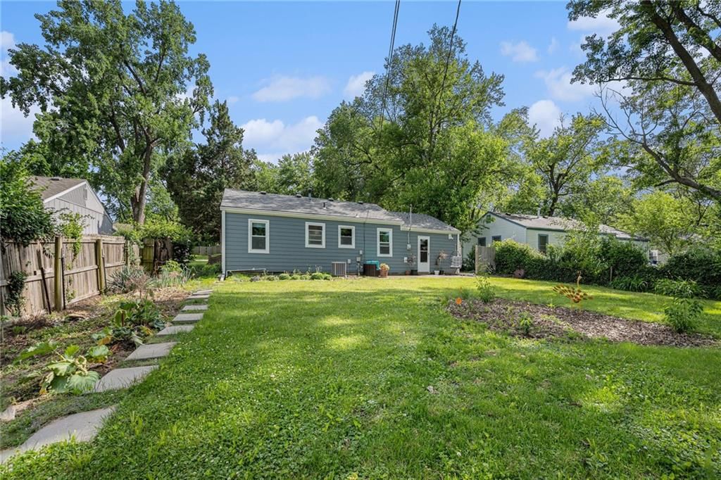 11410 W 68th Terrace — photo 32
