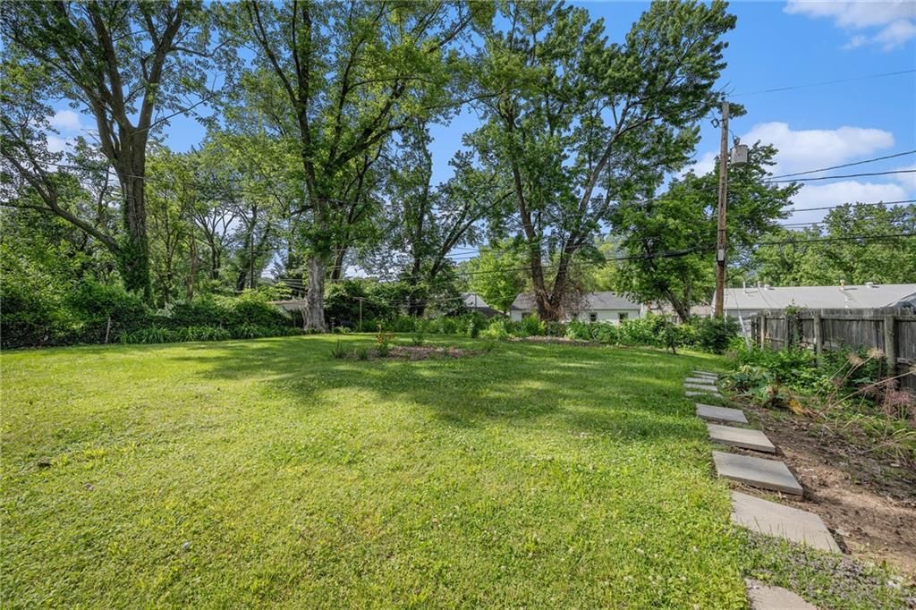 11410 W 68th Terrace — photo 33