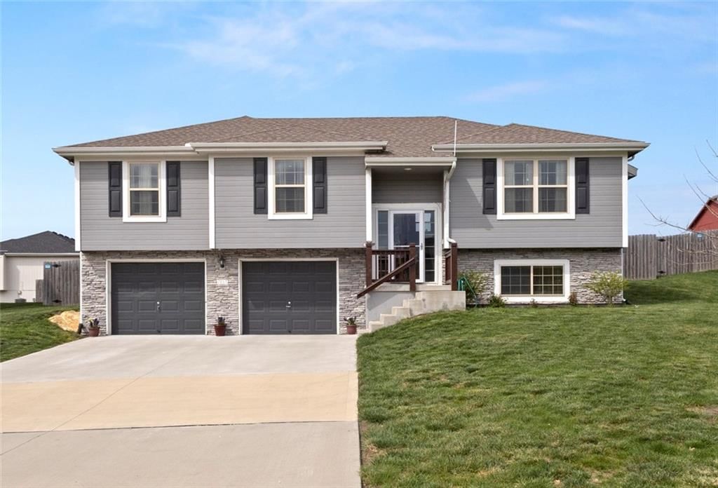 701 Hollis Avenue — photo 1