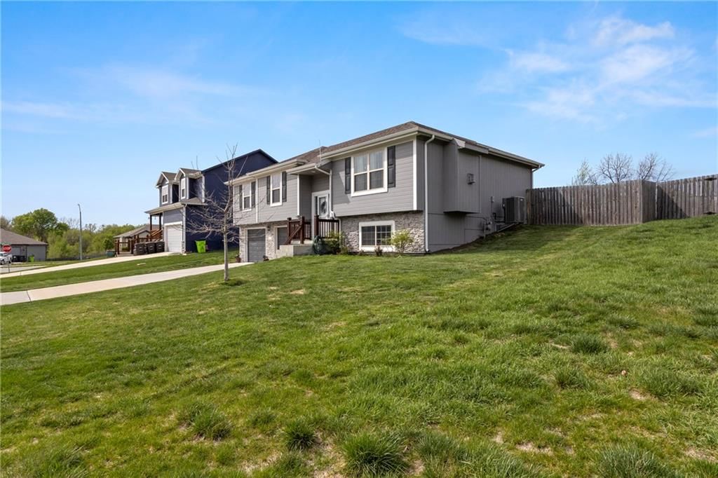 701 Hollis Avenue — photo 4
