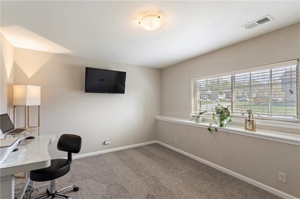 701 Hollis Avenue — photo 25