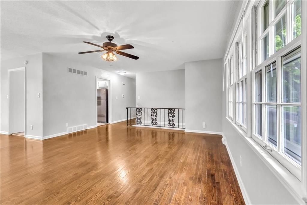 Photo 5 of 26 - 7321 Hardy Avenue