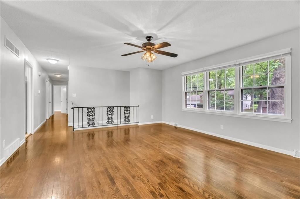 Photo 6 of 26 - 7321 Hardy Avenue