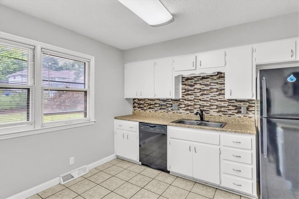 Photo 9 of 26 - 7321 Hardy Avenue