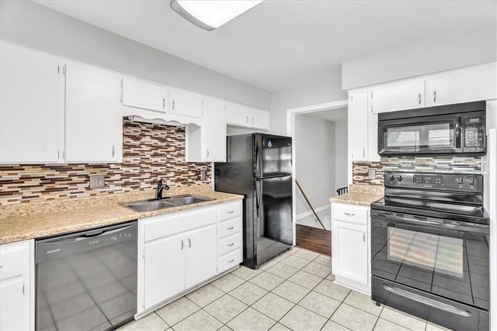 Photo 10 of 26 - 7321 Hardy Avenue