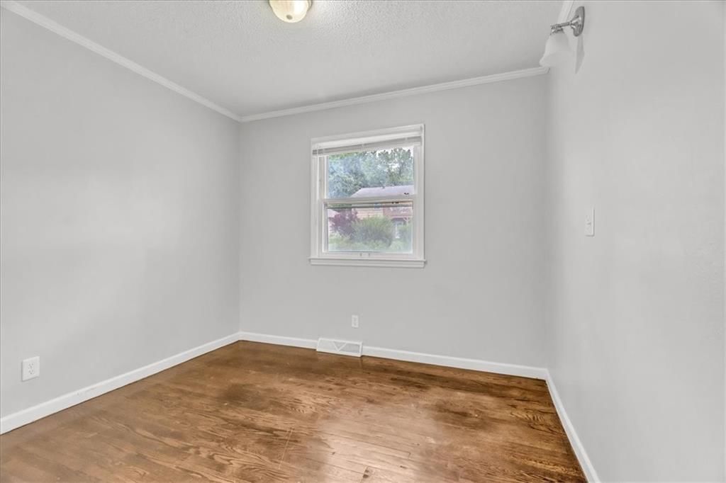 Photo 13 of 26 - 7321 Hardy Avenue