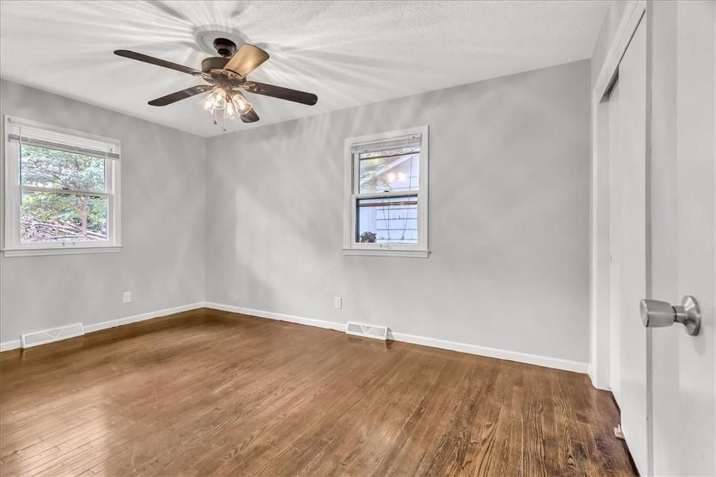 Photo 15 of 26 - 7321 Hardy Avenue
