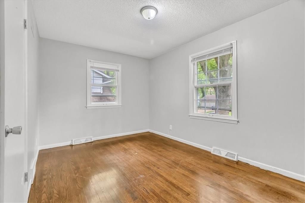 Photo 18 of 26 - 7321 Hardy Avenue