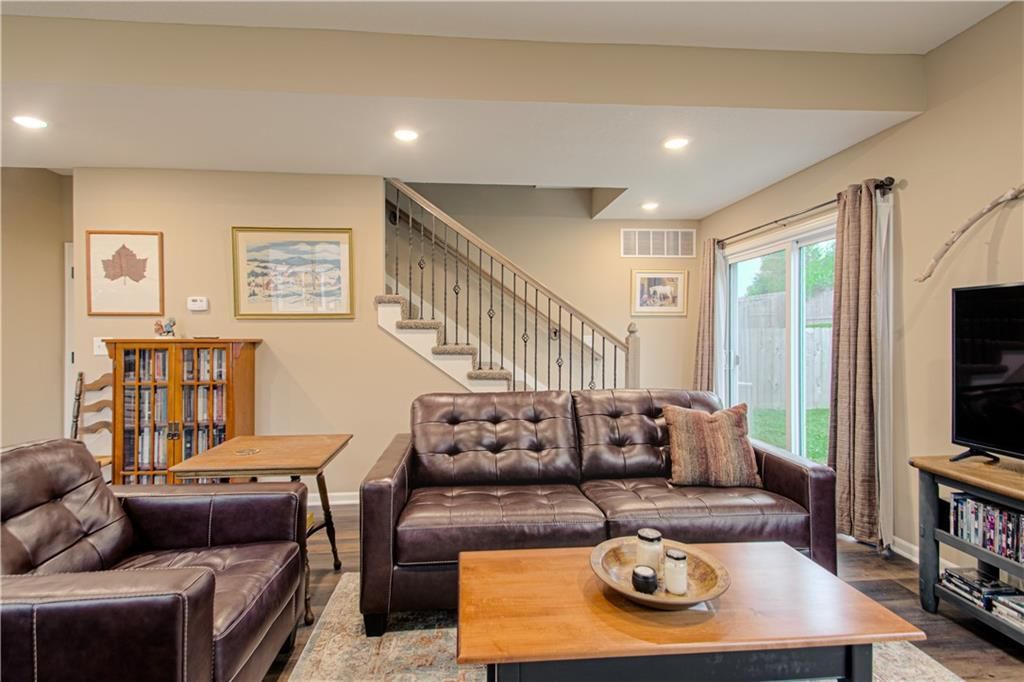Photo 8 of 23 - 214 N McGee Street