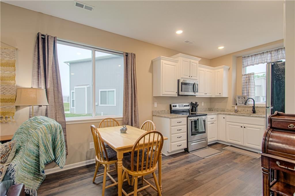 Photo 9 of 23 - 214 N McGee Street