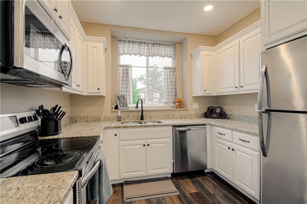 Photo 10 of 23 - 214 N McGee Street
