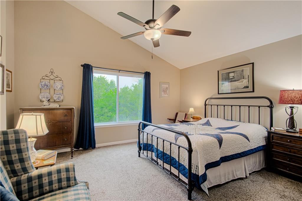 Photo 11 of 23 - 214 N McGee Street