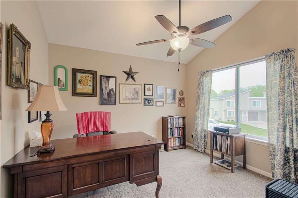 Photo 18 of 23 - 214 N McGee Street