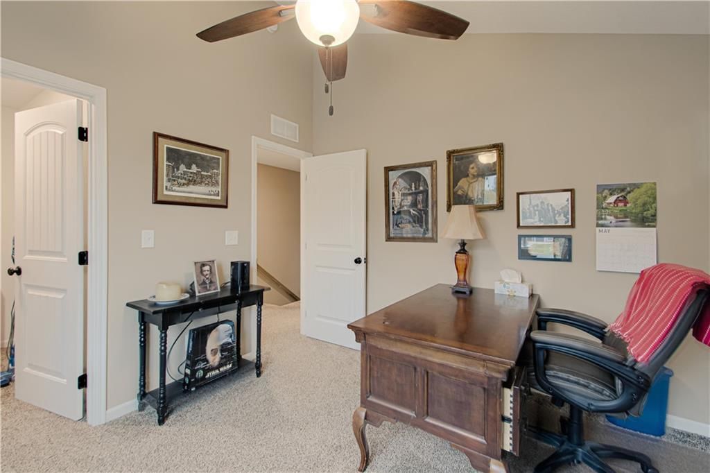 Photo 19 of 23 - 214 N McGee Street