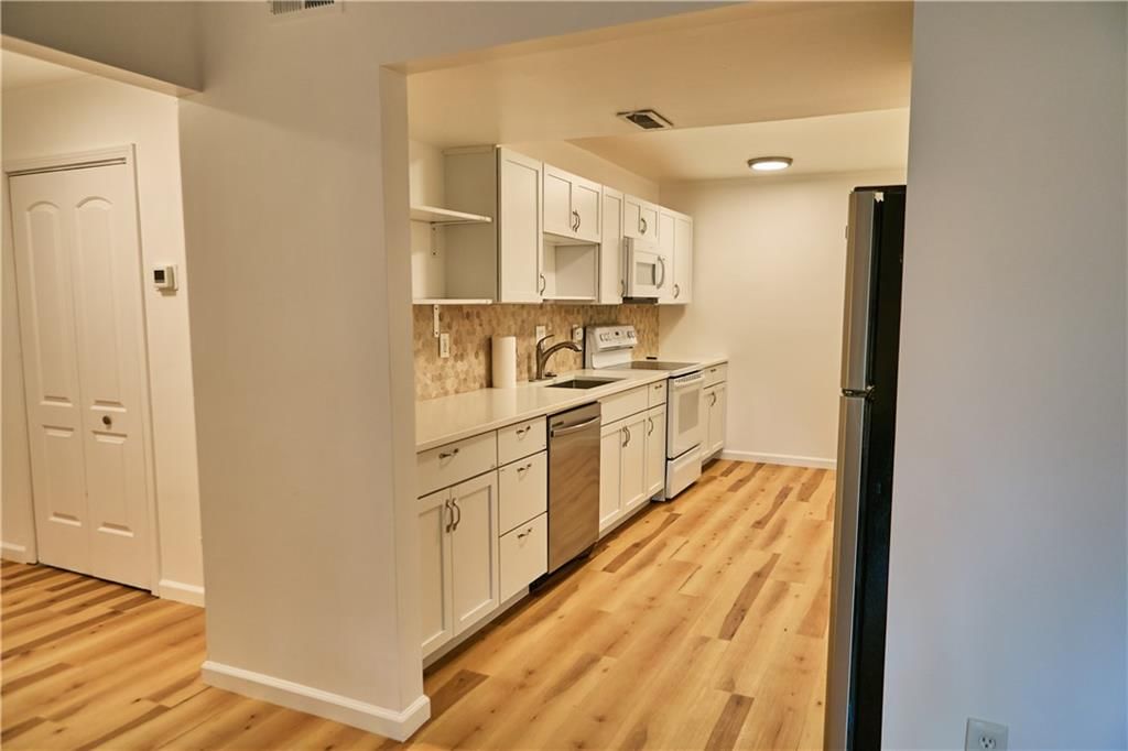 8133 Holmes Road — photo 8