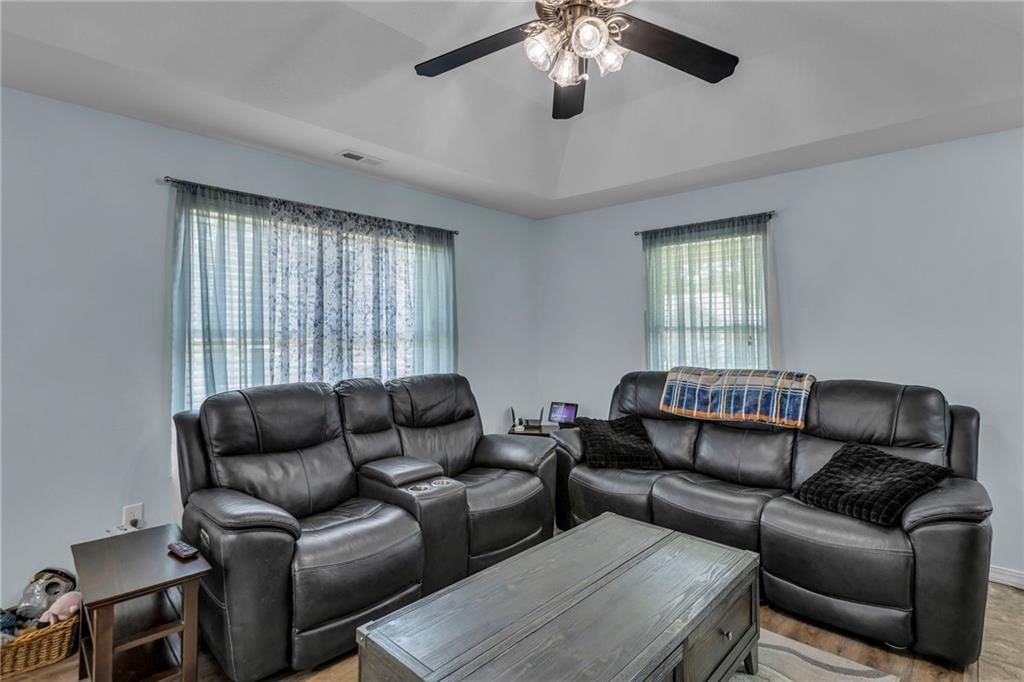 823 S Pecan Street — photo 9