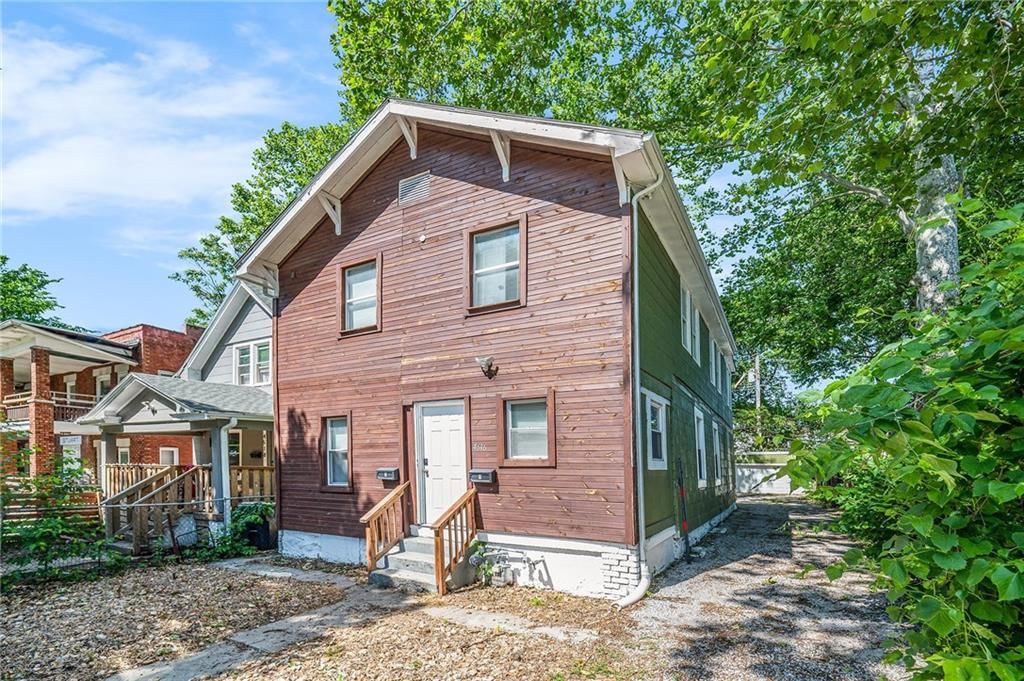 Photo 2 of 39 - 4616 Tracy Avenue