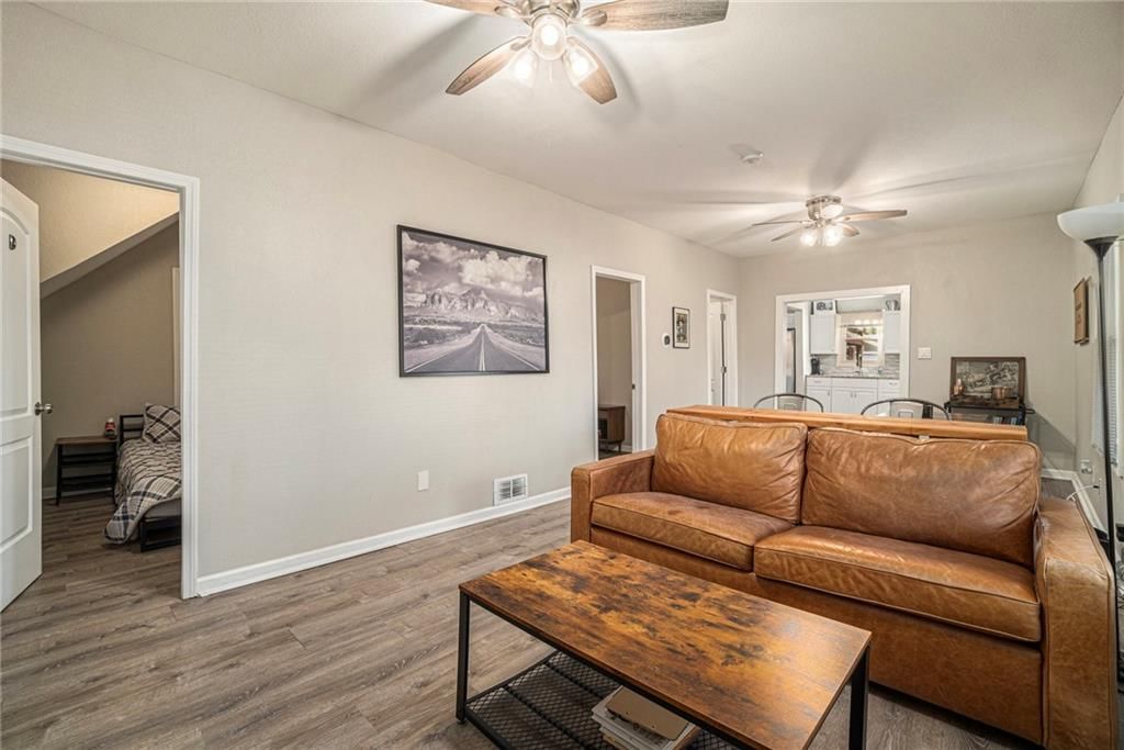 Photo 9 of 39 - 4616 Tracy Avenue