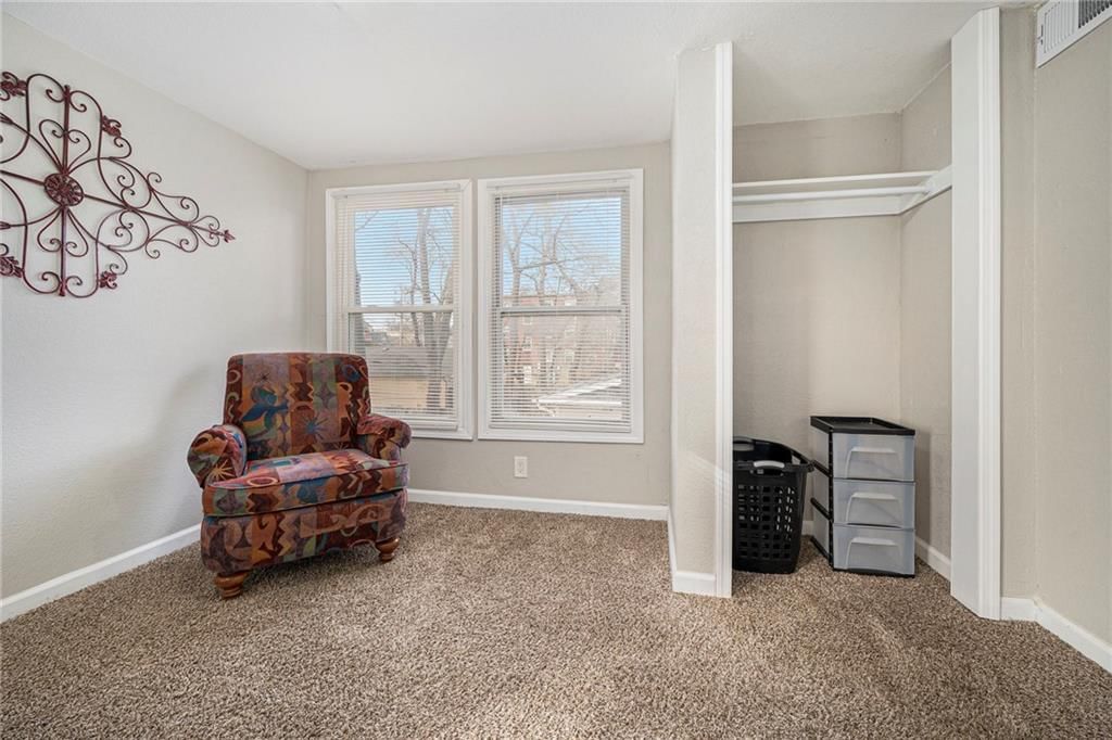 Photo 33 of 39 - 4616 Tracy Avenue