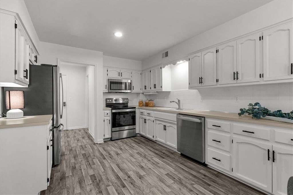 9036 W 121st Terrace — photo 8