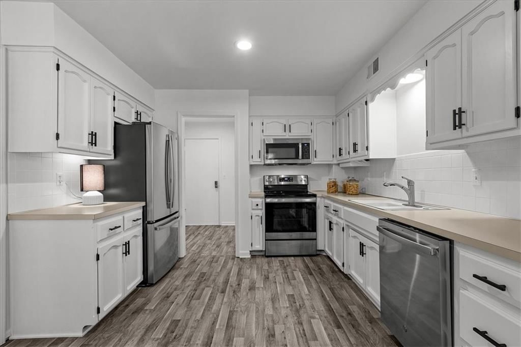 9036 W 121st Terrace — photo 9
