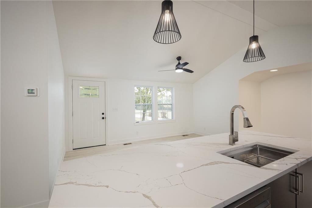 1424 S Liberty Street — photo 9