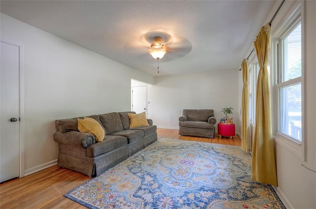 Photo 5 of 21 - 5815 W 70th Street