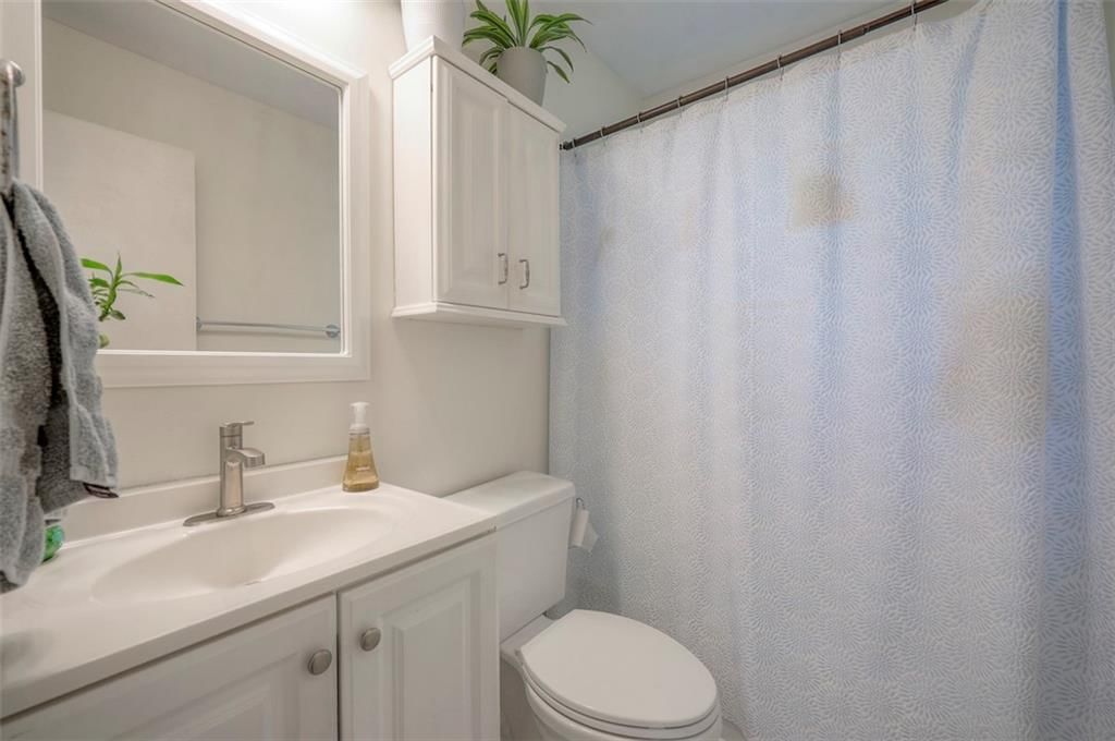 Photo 13 of 21 - 5815 W 70th Street