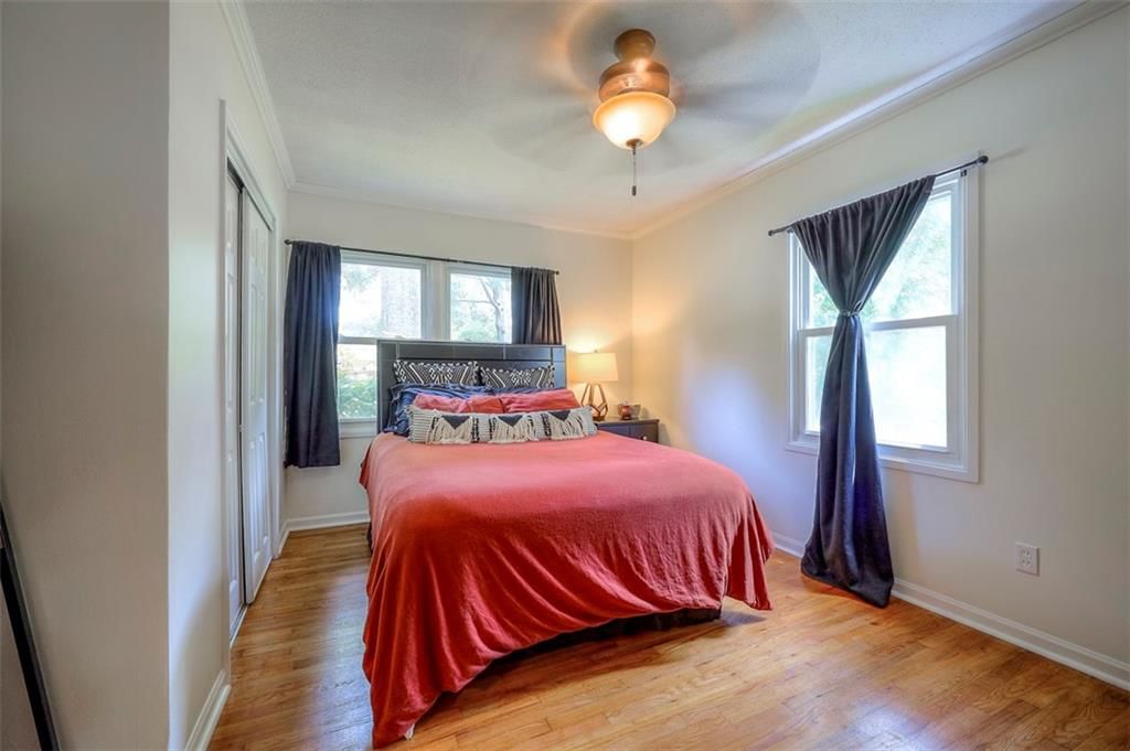 Photo 14 of 21 - 5815 W 70th Street