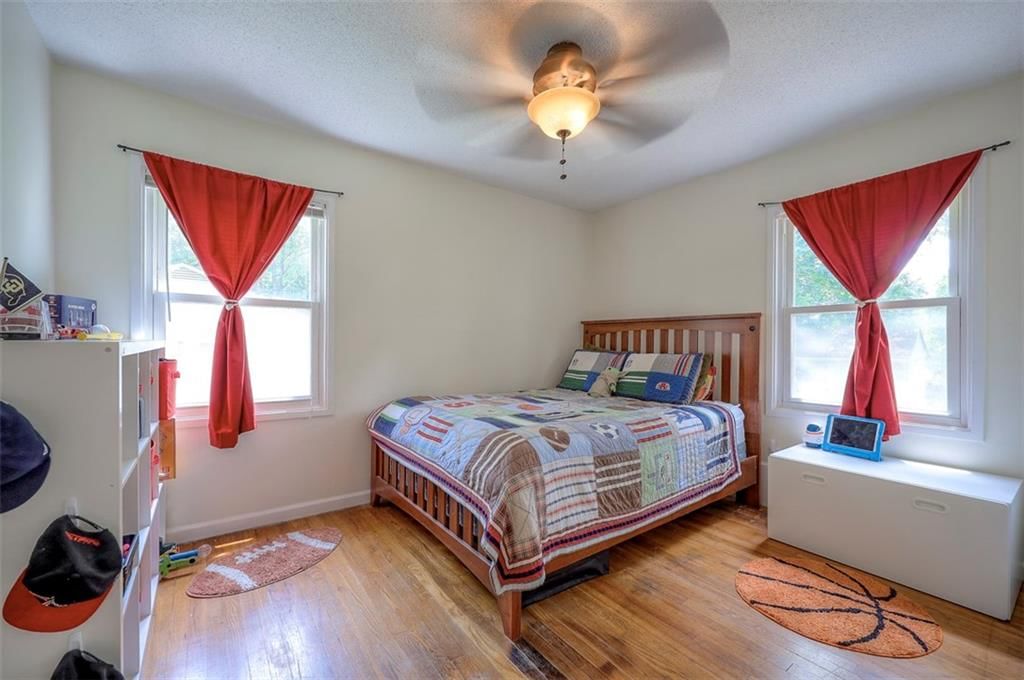 Photo 15 of 21 - 5815 W 70th Street